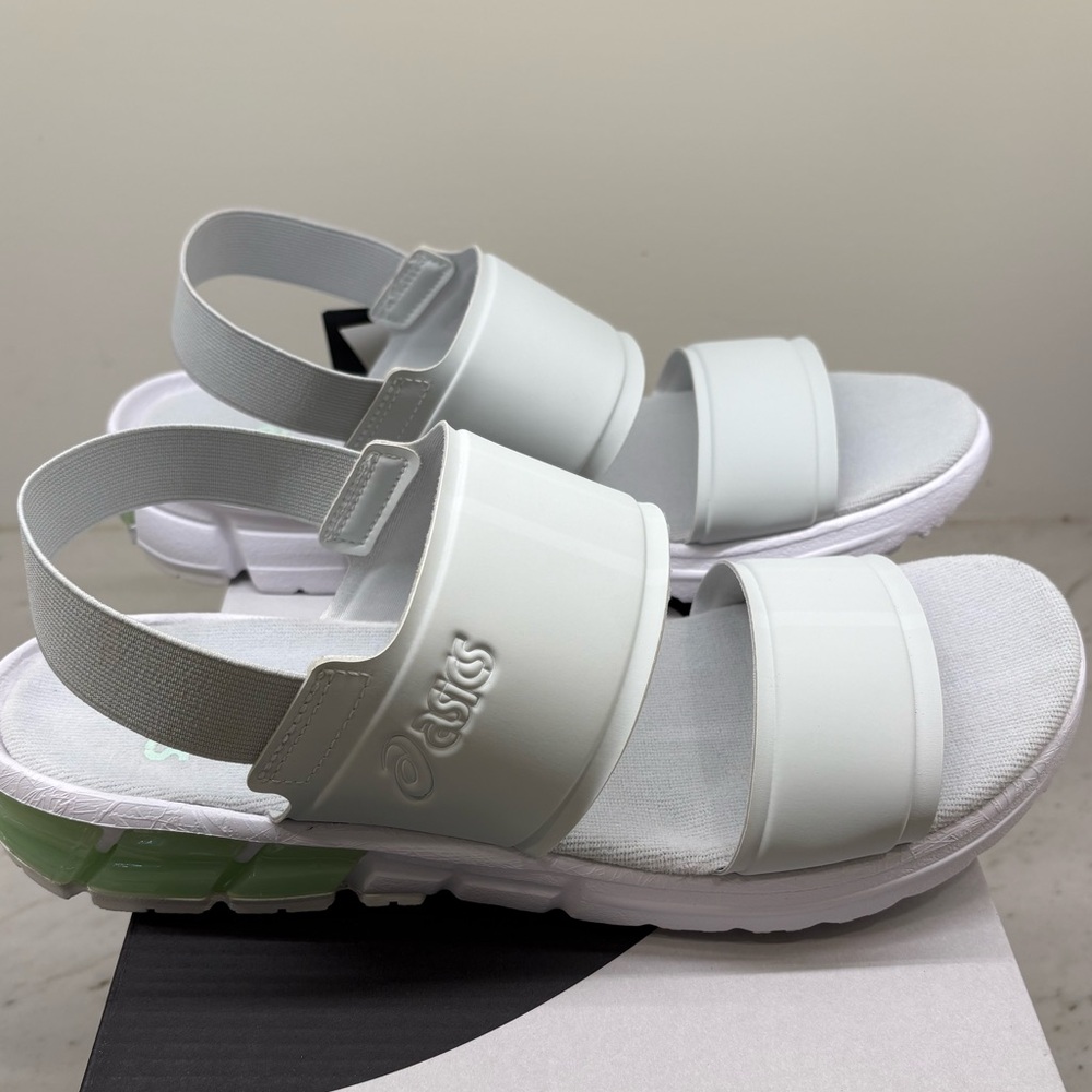 ASICS Gel-Quantum 90 SD Women’s Sandals with heel strap.